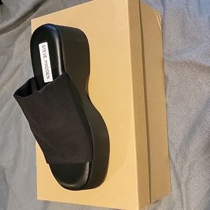 Steve Madden Slinky30 Sandals